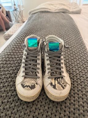 P448  Print High Top Sneakers with Iridescent Tongue